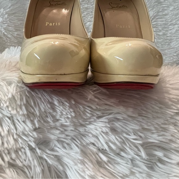 🎉HP🎉 Christian Louboutin New Simple Patent Leather Pumps - Picture 4 of 11
